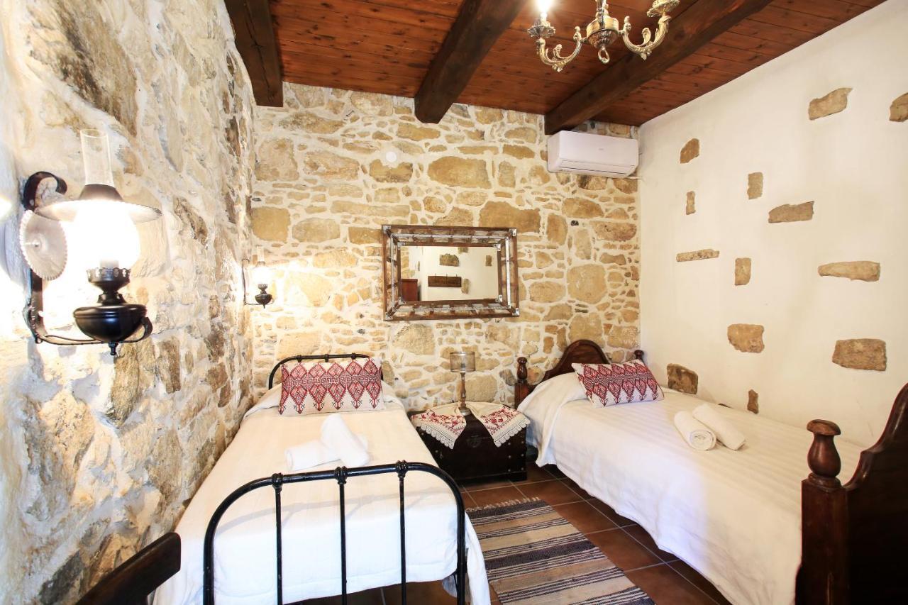 Villa Radamanthis Sivas Екстер'єр фото